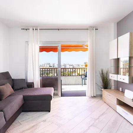 Bright & Elegant Duplex With Terrace And Pool, Just Steps From Puerto Colon Lägenhet *