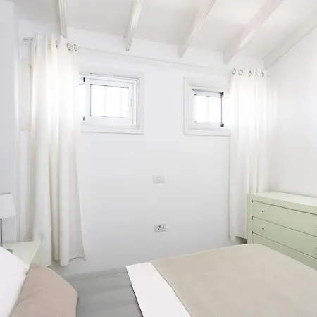 Bright & Elegant Duplex With Terrace And Pool, Just Steps From Puerto Colon Costa Adeje