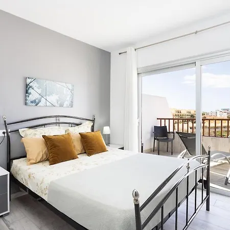 Διαμέρισμα Bright & Elegant Duplex With Terrace And Pool, Just Steps From Puerto Colon *