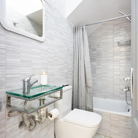 Daire Bright & Elegant Duplex With Terrace And Pool, Just Steps From Puerto Colon *