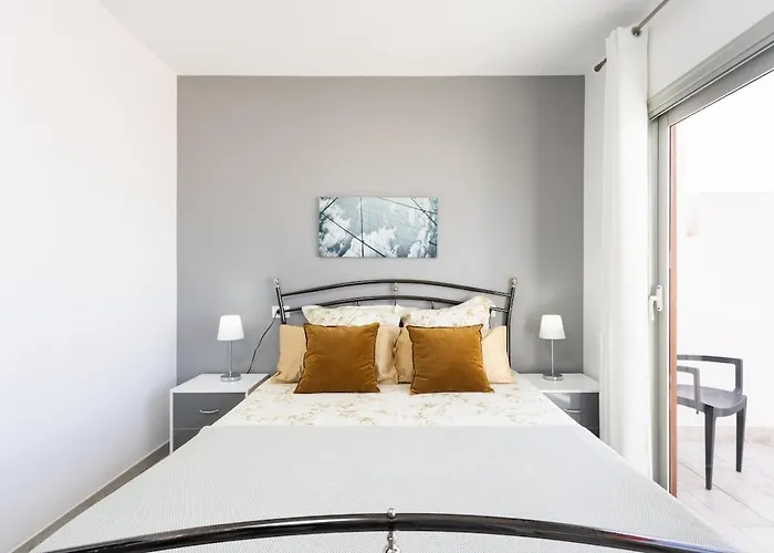 Bright&elegant Duplex With Terrace&pool, Just Steps From Puerto Colón