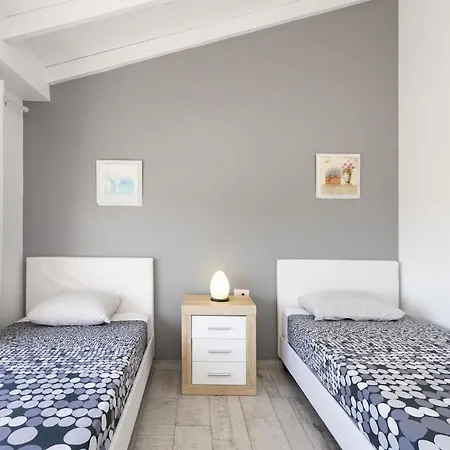 아파트 Bright & Elegant Duplex With Terrace And Pool, Just Steps From Puerto Colon 아데제