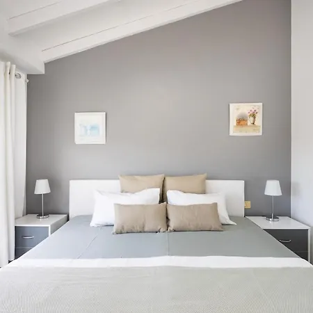 公寓 Bright & Elegant Duplex With Terrace And Pool, Just Steps From Puerto Colon