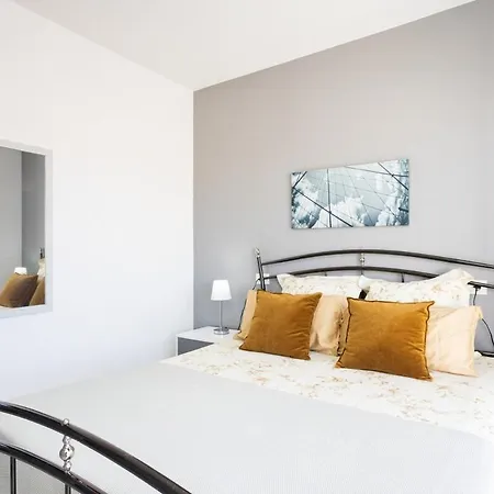 Apartamento Bright&elegant Duplex With Terrace&pool, Just Steps From Puerto Colón *