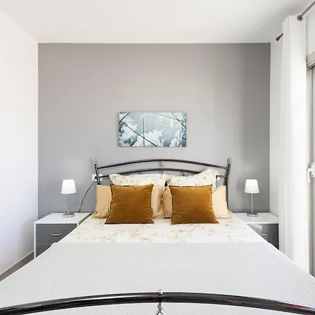 Bright & Elegant Duplex With Terrace And Pool, Just Steps From Puerto Colon