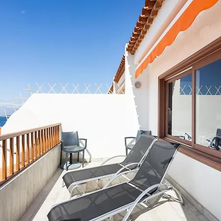 Bright & Elegant Duplex With Terrace And Pool, Just Steps From Puerto Colon 아파트