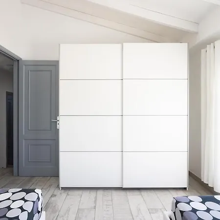 Bright & Elegant Duplex With Terrace And Pool, Just Steps From Puerto Colon 아파트 *