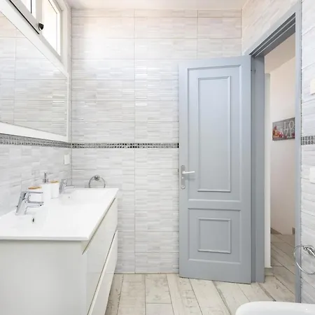 公寓 Bright & Elegant Duplex With Terrace And Pool, Just Steps From Puerto Colon 阿德耶